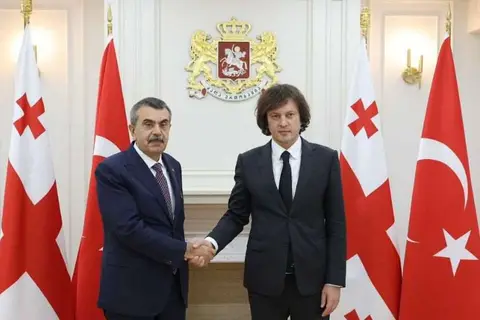 საქართველოს პრემიერ-მინისტრი ირაკლი კობახიძე თურქეთის რესპუბლიკის ეროვნული განათლების მინისტრს იუსუფ თექინს შეხვდა