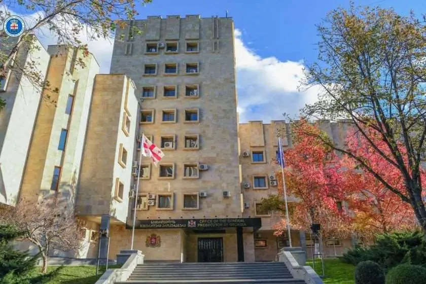 საქართველოს პროკურატურამ განსაკუთრებით დიდი ოდენობით უკანონო შემოსავლის ლეგალიზაციის ფაქტზე დავით და გიორგი ფეიქრიშვილების მიმართ სისხლისსამართლებრივი დევნა დაიწყო