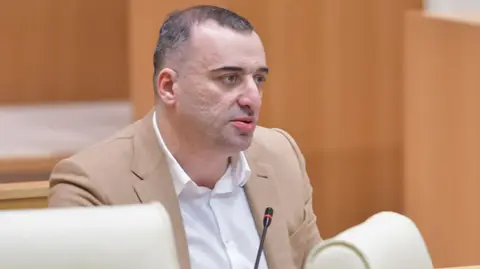 რატი იონათამიშვილი IRI-ის კვლევაზე: თუ გამოქვეყნებულ შედეგებს გავაანალიზებთ და პარტიებს შორის განაწილებულ პროცენტებს კვლევით ალოკაციას გავუკეთებთ - "ქართულ ოცნებას" საზოგადოების მინიმუმ 70%-იანი მხარდაჭერა აქვს