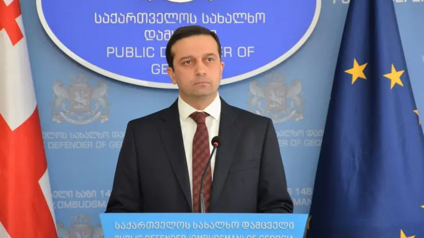 “დათვალიერებული კადრებით, პატიმრის მიერ მონათხრობი მძიმე ძალადობის დეტალები არ დადასტურდა” – სახალხო დამცველი