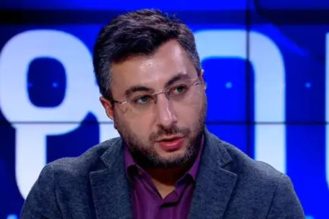 გურამ ნიკოლაშვილი: „მითია და ბოდვა, რომ თურმე სააკაშვილმა 2012 წელს მშვიდობიანად დათმო ხელისუფლება. არა! ის