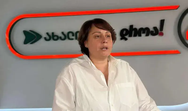 ელენე ხოშტარია – სისტემა კლავს – დამნაშავე ავადმყოფები არიან შემსრულებლებიც, დამკვეთებიც, „გამპრავებლებიც“ და მთლიანად სისტემა ივანიშვილის თაოსნობით – დღეს ჩვენი ძალა ერთად ბრძოლაშია, ხოლო ჩვენი მთავარი სისუსტე გულგრილობაში