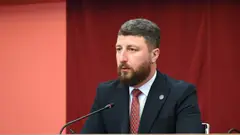 საერთოდ, როგორ ბედავენ სისტემატური მწამებლური სისტემის შემქმნელები, კოლექტიური "ნაცმოძრაობის" წევრები, პენიტენციური დაწესებულების ზოგადად ხსენებასაც კი" - არჩილ გორდულაძე