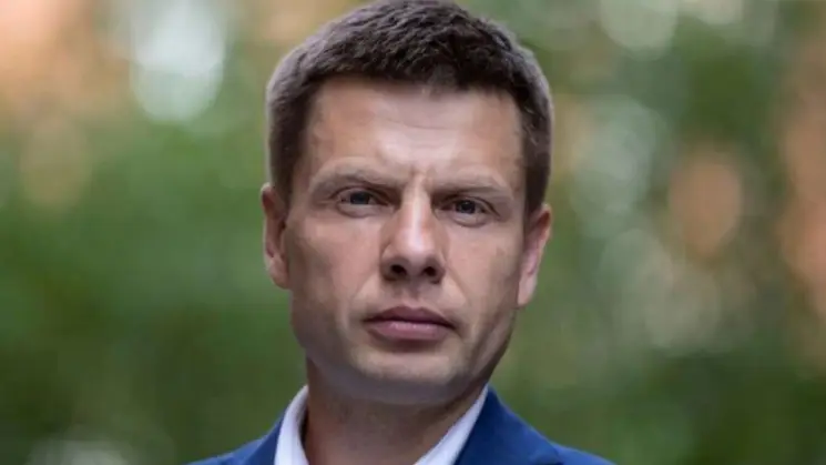 ალექსეი გონჩარენკო: "რუსეთი უნდა დაიშალოს", "პუტინი მოკვდება", "ვეღარ შეძლებს არმიისთვის ხალხის მობილიზებას" - ამ ვარიანტებს ის ადამიანები ახმოვანებენ, რომლებიც ომის დროს გამდიდრდნენ. მათ ომი უყვართ. არ უნდა მოუსმინოთ