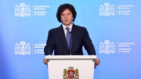 ირაკლი კობახიძე: სკოლების უდიდეს უმრავლესობაში, 90%-ზე ბევრად მეტში მე-12 კლასი იყო ფიქტიური და რეალურად, მოსწავლეები არ დადიოდნენ სკოლებში, ჩვენ მივიჩნიეთ, რომ 11 კლასში შესაძლებელი იყო პროგრამის სრულად ჩატევა