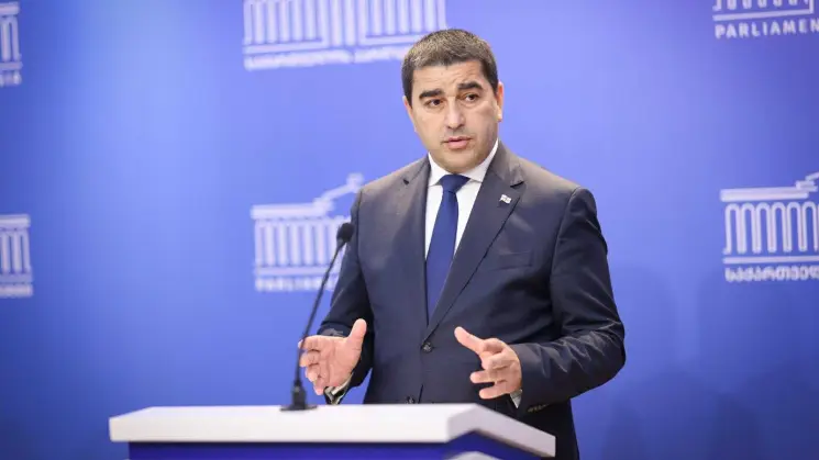 შალვა პაპუაშვილი: 4 ოქტომბერი ერთ დღეში არ დაწყებულა. მას წინ უძღოდა კვირების განმავლობაში ხელისუფლების დამხობის დაანონსება, ძალადობრივი სცენარების რომანტიზება და რადიკალური ჯგუფების პოლიტიკური შეგულიანება