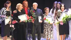 ქობულეთისა და ბათუმის სკოლების გამორჩეულ პედაგოგებს მადლობის სიგელები და სამახსოვრო საჩუქრები გადაეცა