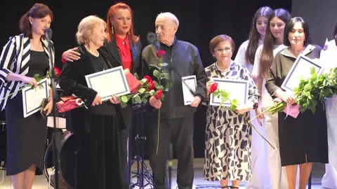 ქობულეთისა და ბათუმის სკოლების გამორჩეულ პედაგოგებს მადლობის სიგელები და სამახსოვრო საჩუქრები გადაეცა
