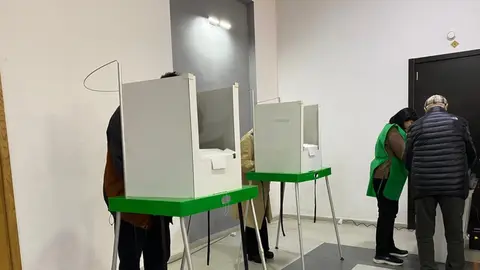 100, 98.5, 96.7 და 87.2% „ქართულ ოცნებას“ 4 ოლქში - შუალედური არჩევნების შედეგები