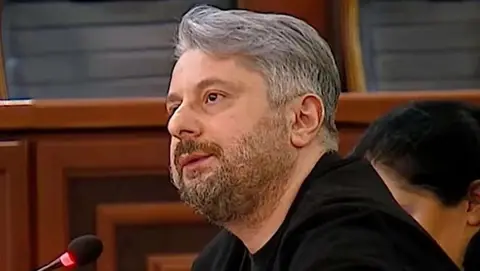 ნიკა გვარამია – ვინც 2012 წელს ან ოდესმე ბიძინას ხმა მისცა, ვერაფერს უკეთესს ვერ გააკეთებს, ვიდრე ბიძინას ქვეყნიდან გაშვებაში აგურის დადებაა – გამიხარდება, თუ არჩევნებს არ დაელოდება, არამედ დიდი აქციების ორგანიზებაში გულმხურვალე მონაწილეობას მიიღებს