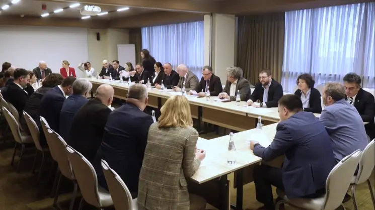 დამალული გამოკითხვის შედეგები - ოპოზიციის პოლიტიკური გაკოტრების ქრონიკა IRI-ს კვლევამ ასახა
