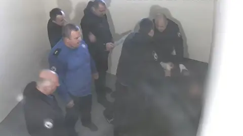 პატიმარმა, რომელიც სექსუალურ ძალადობაზე საუბრობდა, გაურკვეველი საგანი გადაყლაპა - პენიტენციური სამსახური