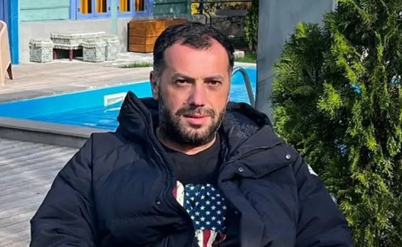 ,,ონლაინ აღსარება” უნდა ჩაგაბაროო, ქმარს მცხობელთან ვუღალატეო” – რას წერს პეტრე კოლხი?