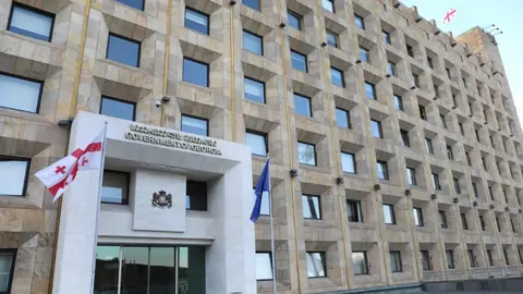 მთავრობის განკარგულებით, უკრაინის ტერიტორიაზე საომარი მოქმედებების გამო საქართველოში შემოსული და საქართველოში უწყვეტად მყოფი უკრაინის მოქალაქეებისთვის სამედიცინო სერვისებით სარგებლობა და სოციალურ-ეკონომიკური მხარდაჭერა 2027 წლის იანვრამდე გახანგრძლივდა
