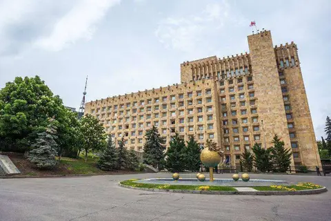 საქართველოს მთავრობის განკარგულებით, უკრაინის ტერიტორიაზე საომარი მოქმედებების გამო საქართველოში შემოსული და საქართველოში უწყვეტად მყოფი უკრაინის მოქალაქეებისთვის სამედიცინო სერვისებით სარგებლობა და სოციალურ-ეკონომიკური მხარდაჭერა 2027 წლის 1 იანვრამდე გახანგრძლივდა