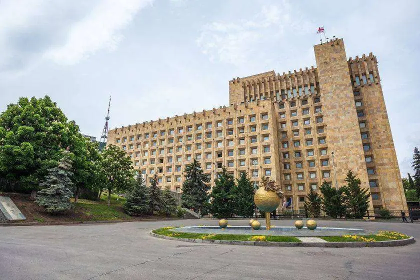 საქართველოს მთავრობის განკარგულებით, უკრაინის ტერიტორიაზე საომარი მოქმედებების გამო საქართველოში შემოსული და საქართველოში უწყვეტად მყოფი უკრაინის მოქალაქეებისთვის სამედიცინო სერვისებით სარგებლობა და სოციალურ-ეკონომიკური მხარდაჭერა 2027 წლის 1 იანვრამდე გახანგრძლივდა