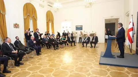 აჭარის მთავრობის თავმჯდომარე ზურაბ პატარაძე საკონსტიტუციო სასამართლოში ახლად განწესებული მოსამართლეების ფიცის დადების ცერემონიას დაესწრო