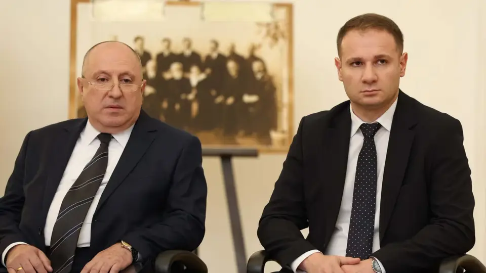 მეთოფიშვილმა და კიკილაშვილმა საკონსტიტუციო სასამართლოში მუშაობა დაიწყეს