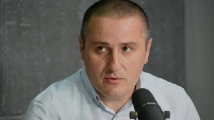 კახა წიქარიშვილი დავითაძის საქმეზე: კადრებში არსებული დეტალები გაუპატიურების საწინააღმდეგოდ მეტყველებს. როცა ადამიანთა ჯგუფი რაღაცას არაკანონიერს აკეთებს და იციან, კამერა უყურებს, შეეცდებოდნენ კამერისგან დაფარვას, არცერთი მათგანი კამერისკენ არ იყურება