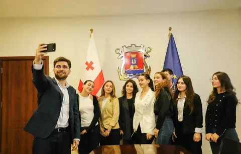 ბექა ვაჭარაძე: სტაჟირების პროცესი ახალგაზრდებისთვის მნიშვნელოვანი გამოცდილებისა და ახალი ცოდნის მიღების, საჯარო სამსახურში საკუთარი უნარების წარმოჩენის საფუძველი და კარიერული განვითარების კარგი შესაძლებლობაა