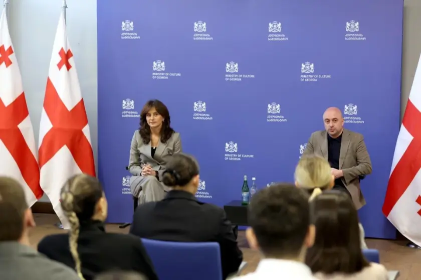 კულტურის მინისტრი მაია ბითაძე საქართველოს პრემიერ-მინისტრის ინიცირებული ანაზღაურებადი სტაჟირების პროგრამით შერჩეულ ახალგაზრდებს შეხვდა.