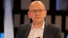 გია აბაშიძე: პარიზში ძალადობრივ არეულობას პოლიცია სპეციალური საშუალებებით აღკვეთს და ამას საზოგადოებრივი წესრიგის დაცვა ჰქვია. თბილისში იგივე მოქმედება უკვე "რუსული რეპრესია" და "დემოკრატიის უკუსვლაა"