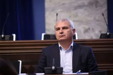 ირაკლი ქადაგიშვილი: დღევანდელ ვითარებაში არც საქართველო და არც პოლიტიკური გუნდი არ ვაპირებთ, რომ ნიშნის მოგებით ვისაუბროთ და ამაზე ჩვენი პოლიტიკური პიარი ავაწყოთ. ვუსურვებთ მათ, რომ საფრანგეთში იყოს მშვიდობა