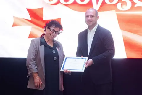 გივი მიქანაძემ ხელვაჩაურის მუნიციპალიტეტის ღვაწლმოსილი პედაგოგები დააჯილდოვა