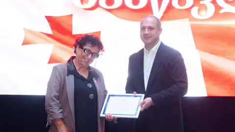 გივი მიქანაძემ ხელვაჩაურის მუნიციპალიტეტის ღვაწლმოსილი პედაგოგები დააჯილდოვა