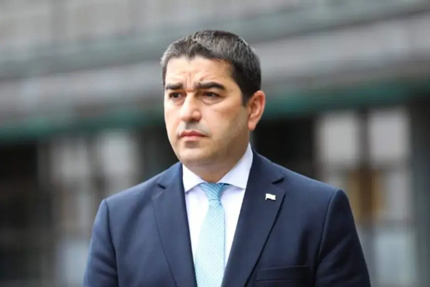 შალვა პაპუაშვილი: სამწუხაროდ, დღეს ბრიუსელი გატაცებულია პროპაგანდით. ის, რომ პროპაგანდა საქმეს ვერ ანაცვლებს, ამას ვხედავთ ევროკავშირის ყველა წევრ ქვეყანაში, სადაც არის მთავრობების მიმართ ნდობის ეროზია. საქართველოში სწორედ იმიტომაც არის ხალხის მხრიდან ნდობა ხელისუფლების, მიმართ, რომ როგორც საქართველოს პარლამენტი, ისე, მთავრობა მოქმედებს ხალხის ინტერესებით