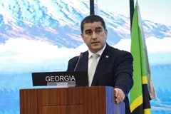 შალვა პაპუაშვილი: როდესაც გარე აქტორები ცდილობენ გავლენა მოახდინონ ქვეყნის შიდა პოლიტიკურ არჩევანზე და გვერდი აუარონ მის ინსტიტუტებს, ეს უკვე თანამშრომლობა აღარ არის. ეს საერთაშორისო სამართლის უმთავრესი პრინციპის - სახელმწიფოთა სუვერენიტეტის - დარღვევაა
