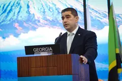 შალვა პაპუაშვილი - როცა გარე აქტორები ცდილობენ გავლენა მოახდინონ ქვეყნის შიდა პოლიტიკურ არჩევანზე და გვერდი აუარონ მის ინსტიტუტებს, ეს საერთაშორისო სამართლის უმთავრესი პრინციპის - სახელმწიფოთა სუვერენიტეტის - დარღვევაა