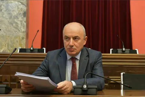 გურამ მაჭარაშვილი: როგორ შეიძლება, მოლდოვა უსწრებდეს საქართველოს, რომელიც გამჭვირვალობის კუთხით პირველ ადგილზეა. თუ სხვა სახელმწიფოსთან შეერთების ხარჯზე გვაჯობებს, ამის ნამდვილად არ შეგვშურდება
