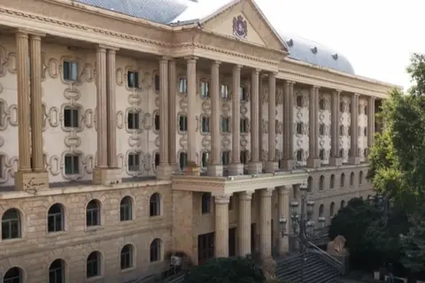 საჯარო სივრცესა და სოციალურ ქსელებში სიძულვილის ენის გამოყენებასა და მოქალაქეთა ღირსების შელახვაზე სამართლებრივი რეაგირება გრძელდება. „ქრონიკის“ სიუჟეტი