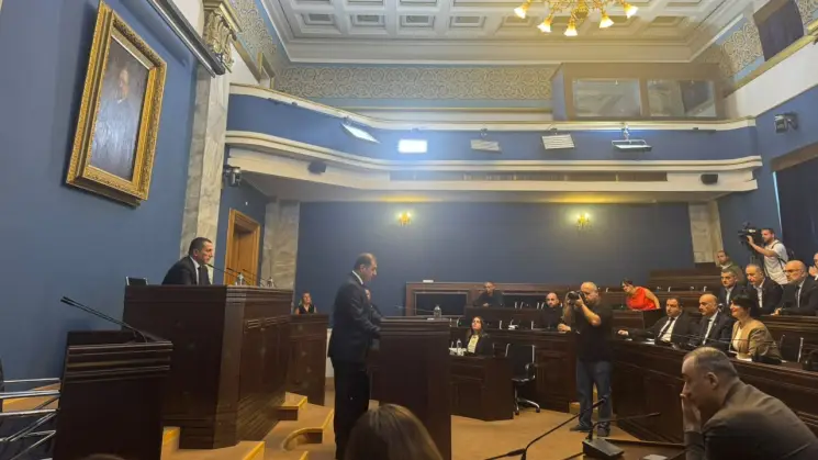 თავდაცვისა და უსაფრთხოების კომიტეტის სხდომაზე სუს-ის ახალი უფროსობის კანდიდატს, თამაზ ბორაშვილს უსმენენ