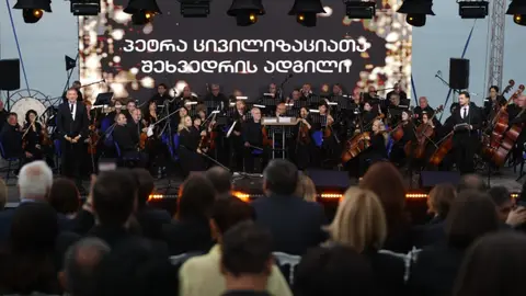 აჭარის მთავრობის თავმჯდომარე ზურაბ პატარაძე ისტორიულ პეტრას ციხეზე გამართულ კულტურულ ღონოსძიებას დაესწრო