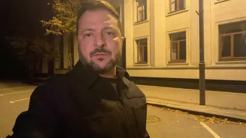 ზელენსკი რუსეთისგან მასირებული თავდასხმის მოლოდინში მოქალაქეებსა და პარტნიორებს მიმართავს: ძალიან გთხოვთ,...