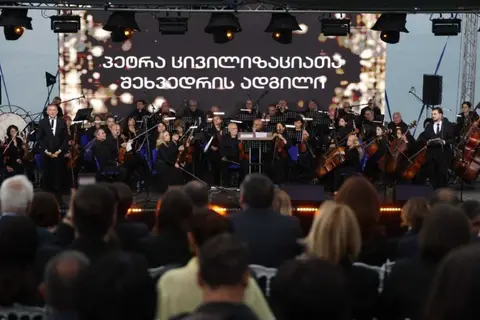 აჭარის მთავრობის თავმჯდომარე ზურაბ პატარაძე ისტორიულ პეტრას ციხეზე გამართულ კულტურულ ღონისძიებას დაესწრო