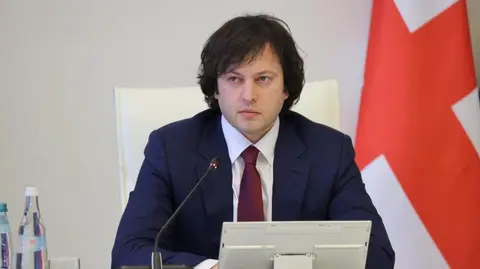 ირაკლი კობახიძე: სატრანსპორტო და ლოგისტიკურ სექტორში, გვაქვს რეკორდული მაჩვენებლები, რაც მათ შორის, არის გატარებული ცვლილებების შედეგი - საზღვაო ნავსადგურებში, ტერმინალებში, ჯამურად გადამუშავებული ტვირთების რაოდენობა შეადგინა 15,4 მლნ ტონა, ზრდა არის 24%