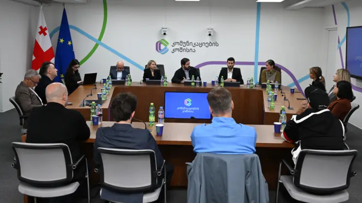 ComCom-მა მაუწყებლებთან შინაარსობრივი რეგულირებისა და პროდუქტის განთავსების საკითხებზე მორიგი შეხვედრა გამართა
