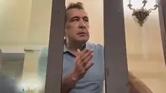 სააკაშვილი: ირმა სოხაძე ამტკიცებს, წინა რეჟიმი აუტანელი იყოო. ამოვიდა ყელში ამ თავდასხმის ატანა. სოხაძის მეუღლე გახდა სულხან მოლაშვილის მოადგილე, ვარდების რევოლუციის შემდეგ მოლაშვილი დაიჭირეს, სოხაძის ქმარიც მიაყოლეს, ამიტომ ვიყავით მისთვის აუტანელი