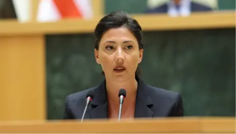 ტატა ხვედელიანი – ჩვენი გუნდისთვის „ქართული ოცნების“ სარჩელი მოულოდნელი არ ყოფილა, ამას ყოველთვის ველოდით, რადგან დღესდღეობით ჩვენ საქმე გვაქვს ავტორიტარულ რეჟიმთან