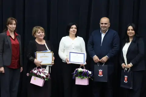 ეკატერინე ხუციშვილმა დმანისის ღვაწლმოსილი მასწავლებლები დააჯილდოვა