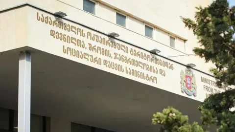 "ჯივინოსტატი" საქართველოში დათქმულ ვადებში ჩამოვიდა - რა ვადებში მოხდება "ვამოროლონის" საქართველოში შემოტანა