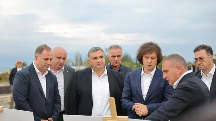 პრემიერ-მინისტრი თელავში სპორტული ინფრასტრუქტურის მშენებლობის პროცესს გაეცნო