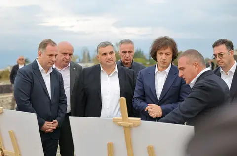 ირაკლი კობახიძე თელავში სპორტული ინფრასტრუქტურის მშენებლობის პროცესს გაეცნო