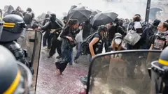 რეზინის ტყვიები, ცრემლსადენი აირი, წყლის ჭავლი, წიწაკის სპრეი, ხელკეტები და ხმოვან-მანათობელი ყუმბარები - საფრანგეთის 40-ზე მეტ ქალაქში საპროტესტო აქციები მესამე კვირაა გრძელდება