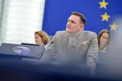 ტომაშ ფროელიხი: თქვენ გაქვთ ნდობის სერიოზული დეფიციტი, რაც სწორედ ამ ყველაფრის შედეგია. შერჩევითი აღშფოთება! როდესაც უკრაინაში 20 პოლიტიკური პარტია აიკრძალა, ამით არავინ შეწუხებულა. პირიქით, ზელენსკი მილიარდებით დააჯილდოვეთ