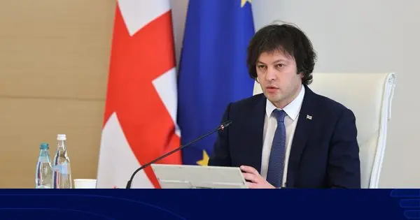 პრემიერი: 2 000 სატვირთო ვაგონის შეძენას ვგეგმავთ, უკვე შეძენილია 200 ვაგონი, მომდევნო თვეების განმავლობაში დამატებით 200 სატვირთო ვაგონი ჩამოვა საქართველოში, ვაგონები უშუალოდ მწარმოებელი ქარხსნისგან შეიძინა საქართველოს რკინიგზამ, რამაც დაახლოებით 22%-ით შეამცირა შესაბამისი დანახარჯი, დანაზოგი 400 ვაგონზე იქნება დაახლოებით 6 მლნ დოლარი, ეს თანხა რკინიგზის განვითარებაში ჩაბრუნდება