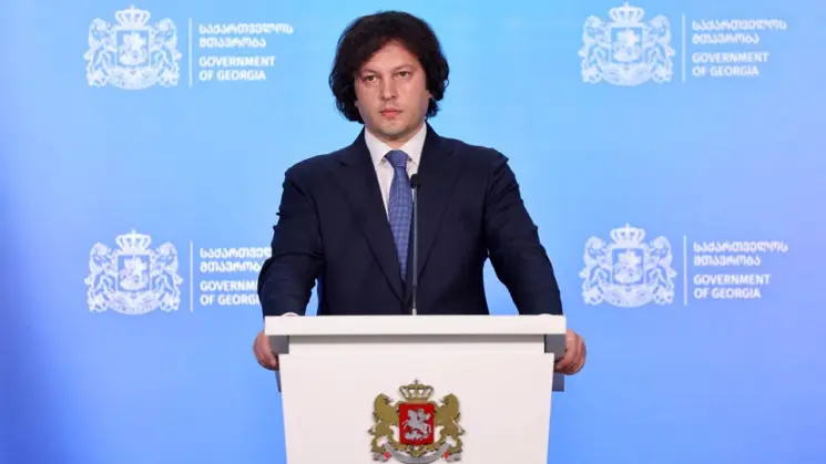 პრემიერი: ევროპარლამენტი მოგვაგონებს საბჭოთა კავშირის უზენაეს საბჭოს, რომელიც ბევრად უფრო კარგ მდგომარეობაში იყო 80-იან წლებში, როდესაც საბჭოთა კავშირი ბოლო წლებს ითვლიდა, ძალიან მძიმე მდგომარეობაშია ევროპარლამენტი, ევროპული ბიუროკრატია